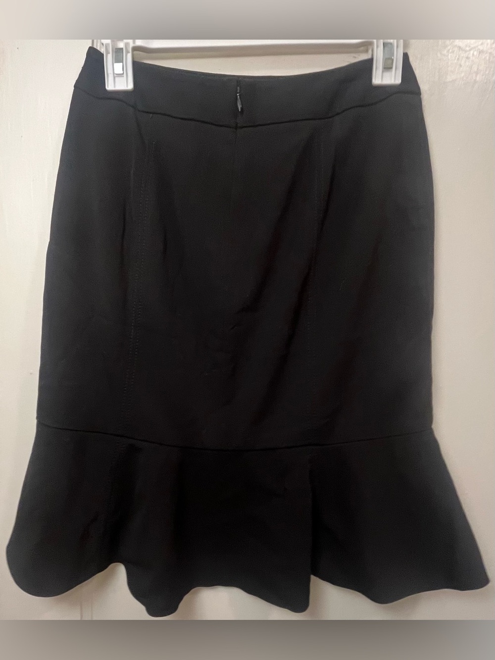 White House Black Market Black Flounce Hem Pencil Skirt - Size 2 - Picture 2 of 3